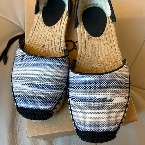 Ugg flat espadrille size 6 - Picture 6 of 7